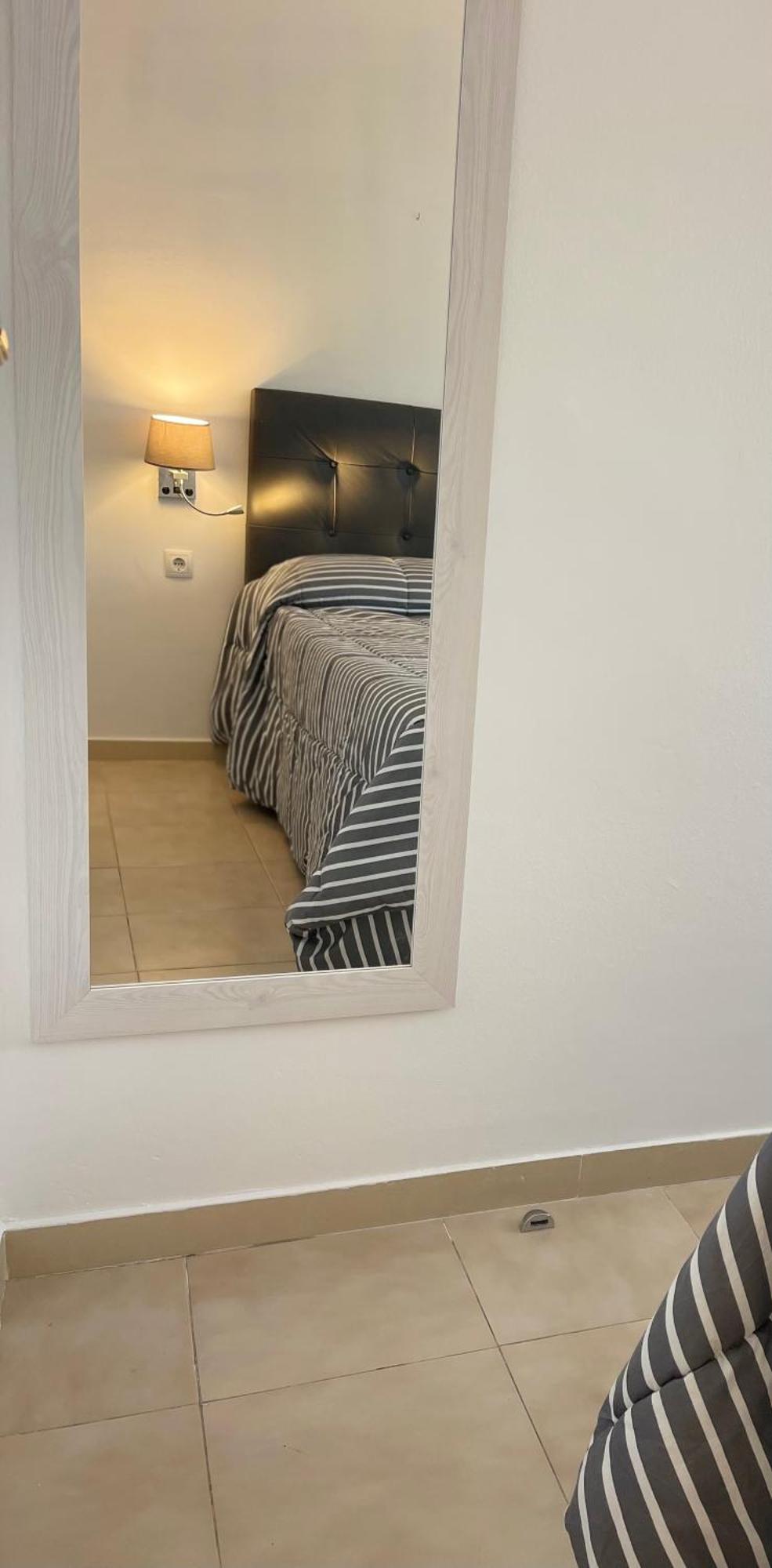 Apartment 47 Салоу Экстерьер фото